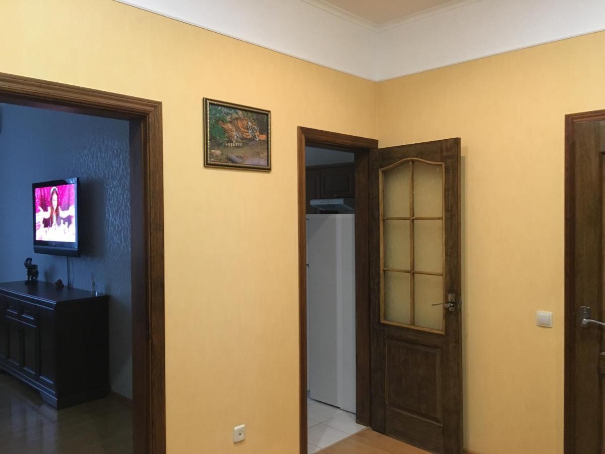 Comfortable Apartment On The Obolon Kiev Ngoại thất bức ảnh